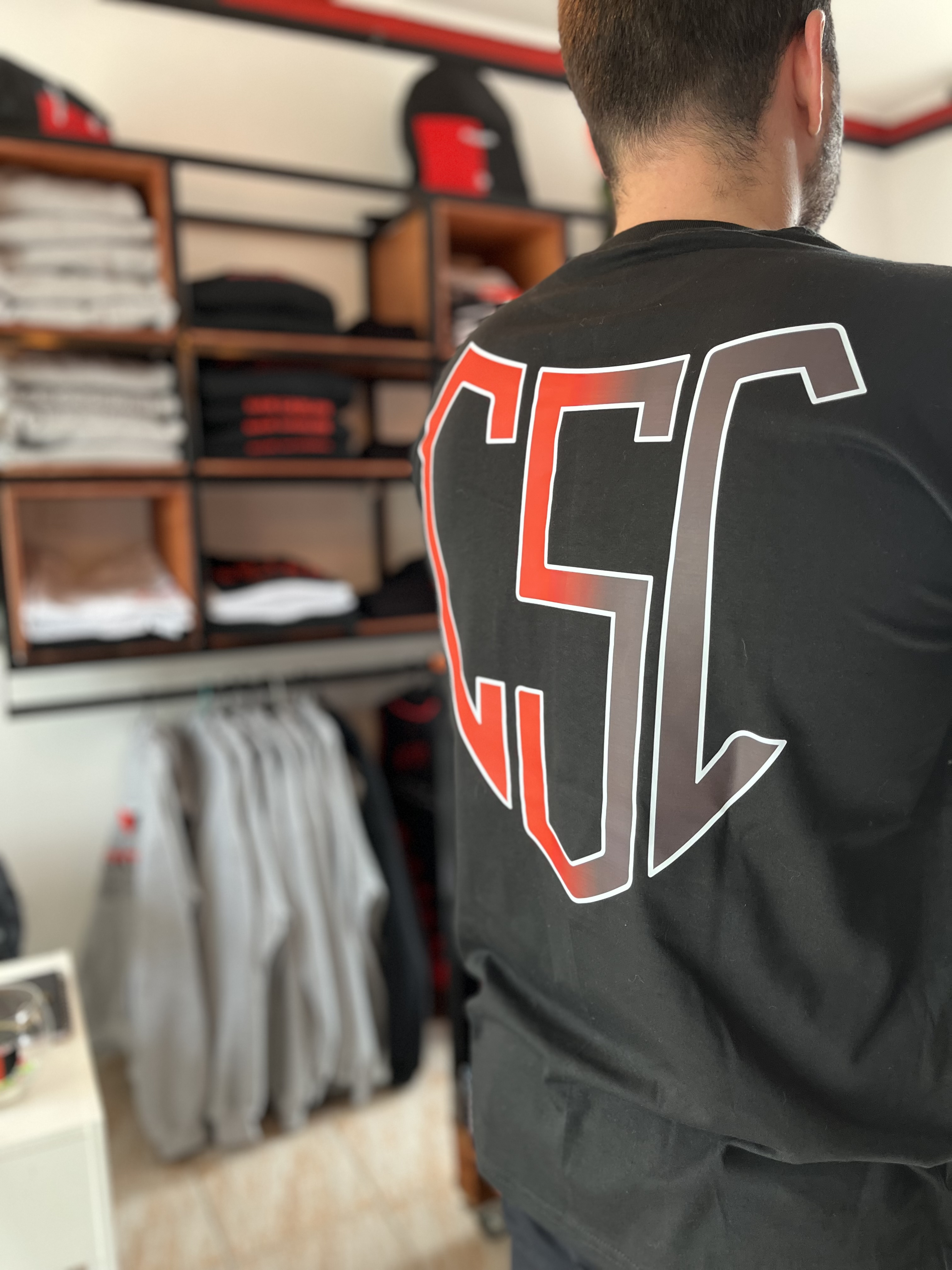 REMERA OVER NEGRA